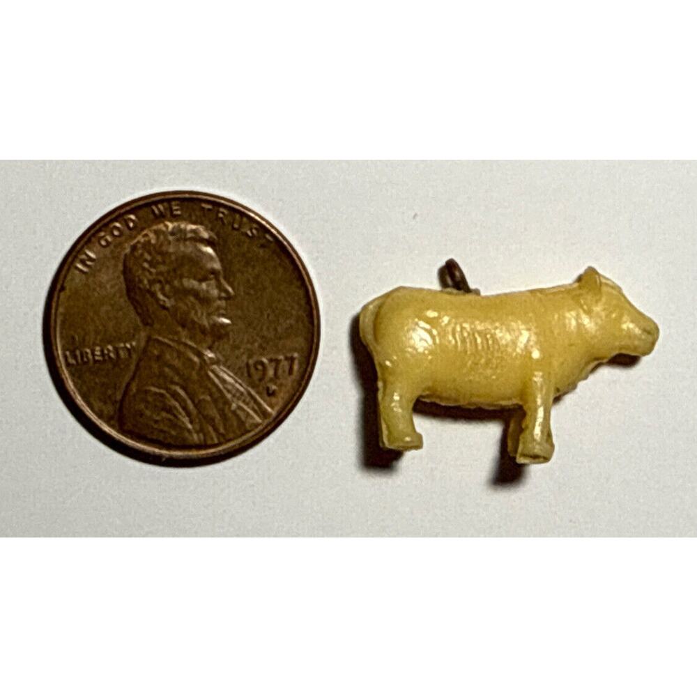 Vintage Cow Cracker Jack Celluloid Charm 1A